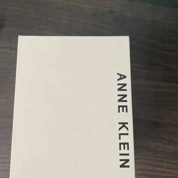 Anne Klein gold watch! - Picture 3 of 4